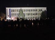 Тази вечер грейна Коледната елха в Етрополе