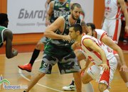Левски бие в Ямбол, Лукойл громи в Правец