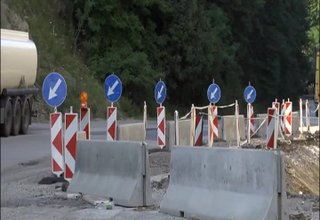 Тапите по автомагистрала Хемус ще продължат още година и половина – две, заради нуждата да се ремонтират всички виадукти Скрийншот