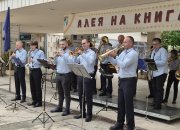 Историкът д-р Александър Стоянов бе гост в „Алея на книгата“ на днешния празничен ден