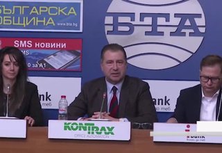 Експерти от Регионалната здравна инспекция публично взеха проби от водата на Ботевград Скрийншот