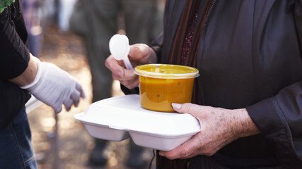 Една фирма е подала документи за изпълнител на обществената поръчка „Топъл обяд“