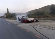 Изгоря бус, натоварен с 15 бутилки кислород