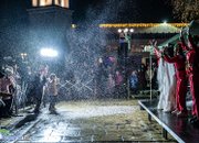 С коледна премяна засия централната част на Ботевград