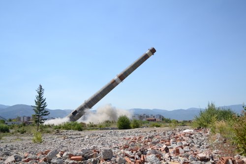 1000 тона бетон се срутиха за 10 секунди