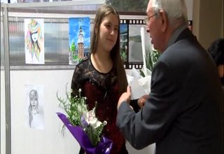 Рисунки върху хартия и стъкло на Райна Генчева, ученичка в 7-ми клас Скрийншот