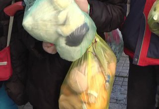 Ученици от ПМГ дариха коледни подаръци на децата от Дом „НАДЕЖДА” Скрийншот