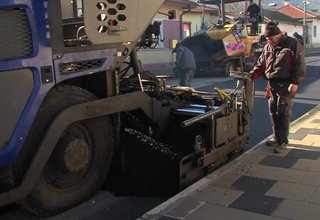 Приключва асфалтирането на главната улица във Врачеш Скрийншот