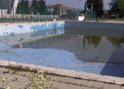 Градският басейн е в окаяно състояние и пустее