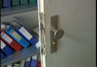 Кабинетите на петима лекари са разбити само за последните няколко дни Скрийншот