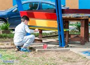 Деца почистиха и боядисаха детска площадка 