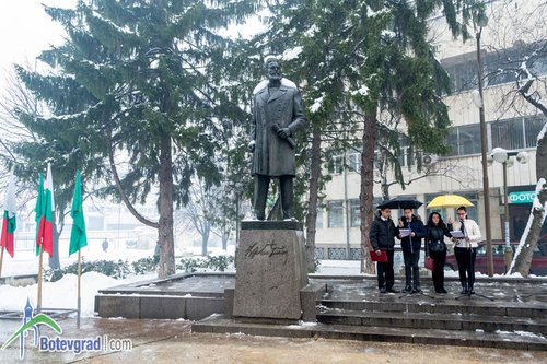 Ботевградчани сведоха глави пред делото и подвига на Христо Ботев