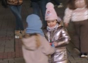 Коледното градче в центъра на Етрополе продължава да събира хора