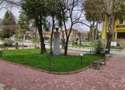 Човекът, който почиства паметниците в Етрополе