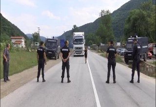 Жителите на Врачеш затовриха за 5 минути движението по пътя Ботевград-София Скрийншот