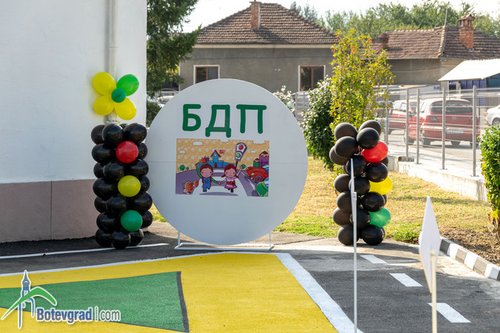 Две общински училища и една детска градина ще получат средства за площадки по безопасност на движението