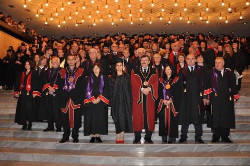 Церемонията по дипломирането на Випуск 2014 на МВБУ завърши с предложение за брак 
