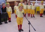 Деца от Детска градина “Звънче“ поднесоха празнична програма в Дома за възрастни хора “Д-р Адриян Атанасов“ 
