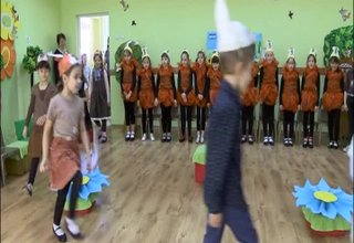 В навечерието на Великден пчеларите от Ботевград занесоха мед в една от детските градини Скрийншот