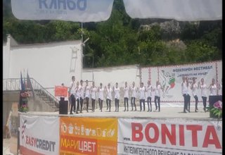 Сборна група от клубовете за хоро „Радост“ взе участие в националния фолклорен фестивал „Любимото ми хорце“ – Плевен 2018. Скрийншот