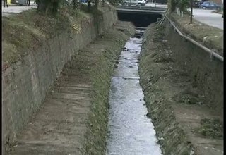Започна почистването на коритото на Стара река в района от Бизнес-центъра към бившия завод Чавдар Скрийншот