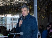 Тържествено запалиха светлините на коледна елха в центъра на Ботевград