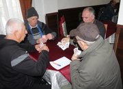 Започна IV-ят турнир за пенсионери по шах, карти, табла и дартс 