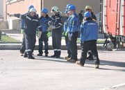 Пожарникари и доброволци гасиха „пожар” в „Етропал”
