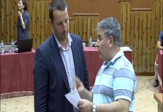 Вчерашното заседание на общинския съвет започна със скандал. Скрийншот