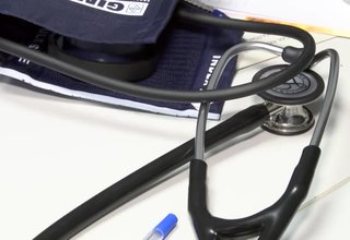 Около 20 души са под карантина в различни болници в страната Скрийншот