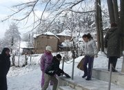 Ученици от Вапцаров се поклониха пред руския паметник в Рашково 