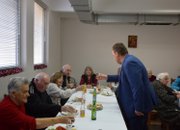 ПОТРЕБИТЕЛИТЕ НА ДОМ ЗА СТАРИ ХОРА - ЕТРОПОЛЕ С НОВОГОДИШЕН ОБЯД