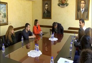 Кметът на общината Иван Гавалюгов днес се срещна със студенти по специалността туризъм от Международното висше бизнес училище Скрийншот