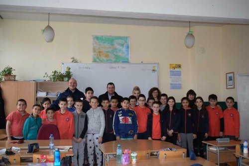 НАГРАДЕНИ ДЕЦА ЗА УЧАСТИЕ В КОНКУРСА ЗА ДЕТСКА РИСУНКА „АЗ И МОЕТО ДЕТСКО ПОЛИЦЕЙСКО УПРАВЛЕНИЕ“
