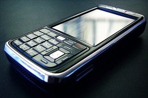 Момичетата пращат повече SMS-и от момчетата