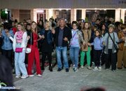 Десетки на площада, за да празнуват победата на Иван Гавалюгов на изборите