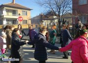 Фолклорни танци, духова музика и много настроение при изпълнението на обичая “Топене на пръстени“