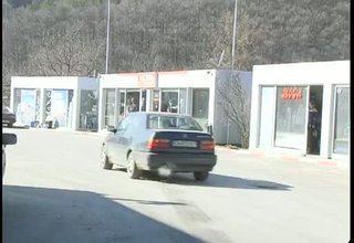 При полицейска акция иззеха голямо количество мъжка и дамска конфекция- менте Скрийншот
