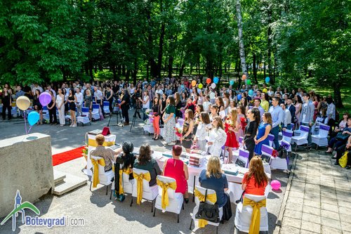 Випуск 2020 на ППМГ „Акад. проф. д-р Асен Златаров“ получи своите дипломи /снимки/