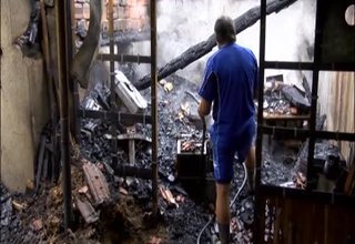 Голям пожар във Врачеш. Унищожени са бъчварски работилници и селскостопански постройки Скрийншот