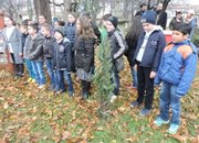 Панихида пред паметника в двора на храм "Св.Архангел Михаил"