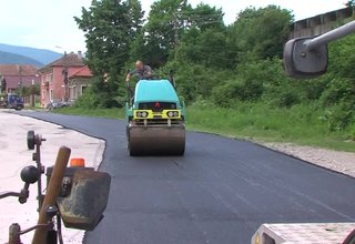 В Литаково започна асфалтирането на няколко улици Скрийншот