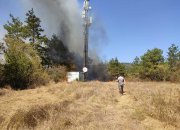 Пожар избухна в Новачене, огънят стигна до къщитe