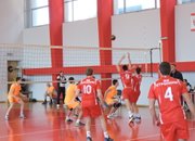 ВОЛЕЙБОЛ: ЮНОШИТЕ НА ВК „ЕТРОПОЛЕ” ОТВЯХА ПЛЯВАТА НА ПИРДОПЧАНИ