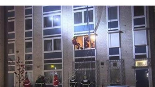 Свалиха с кран от жилището й 330 - килограмова жена