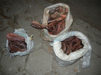 Четирима задигнаха 40 м. кабел на НКЖИ