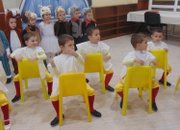 Деца от Детска градина “Звънче“ поднесоха празнична програма в Дома за възрастни хора “Д-р Адриян Атанасов“ 