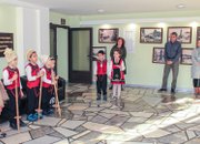 Коледари от ДГ „Славейче“ посетиха Община Ботевград