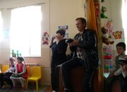 „Да се посмеем заедно на мегдана”