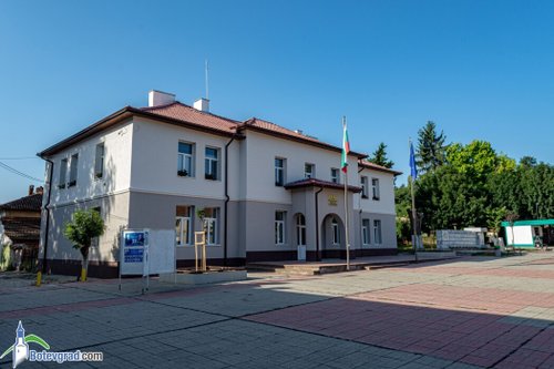 Община Ботевград обявява публичен търг за отдаване под наем на земеделски земи в Литаково